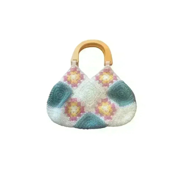 Boho crocheted flower handbag with wooden handles - Picture 2 of 7
